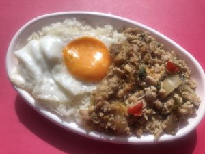 alt="本格ガパオライス弁当 新宿三丁目タイ料理モモタイ"